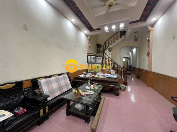 Cho thuê căn nhà 3 tầng mặt phố gần viện đông y, ph hải tân, tp hd, hơn 100m2, 3 ngủ