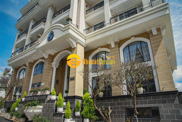 Bán khách sạn đẹp mới kinh doanh 40 phòng chỉ 140 tỷ, gần hồ xuân hương 500m